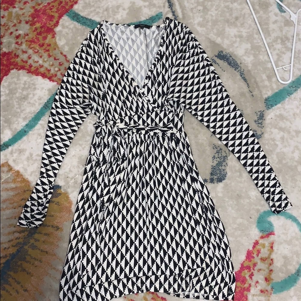 Tart black & white midi dress